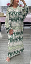 Load image into Gallery viewer, Celia Printed Maxi
